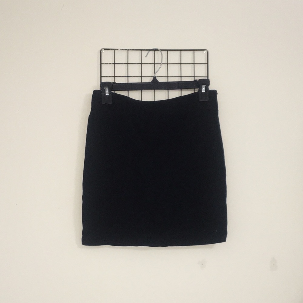 BLACK MINI SKIRT